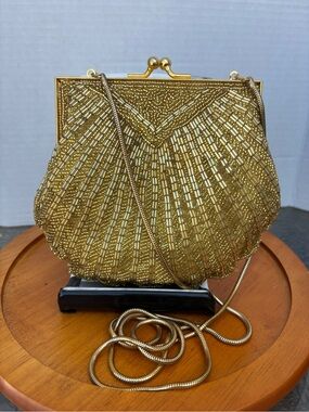 1920’s Gatsby style Gold Beaded Elegant Shell Design Clutch